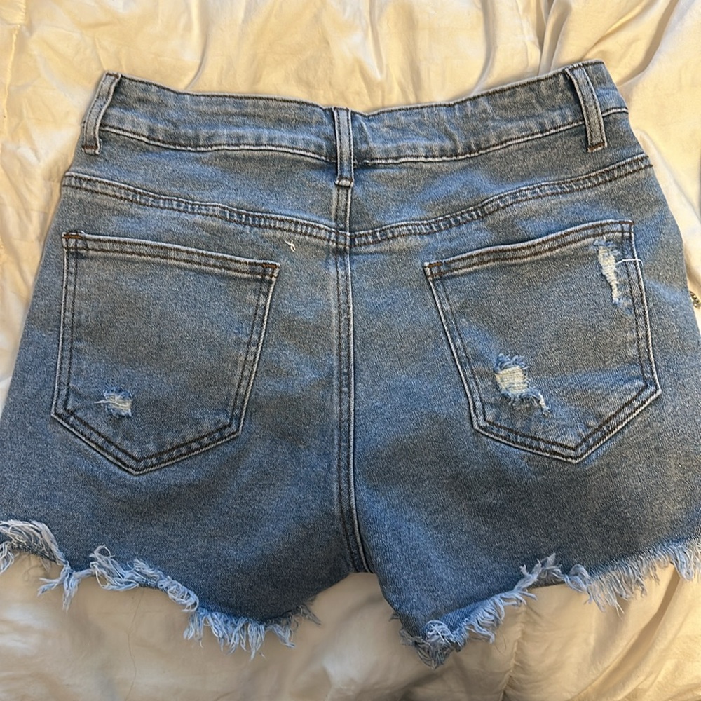 Amazon Shorts - Picture 2 of 2